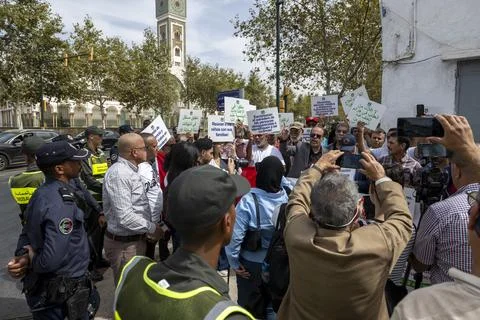 Moroccan activists protest over Ceuta and Melilla crossings in Rabat, Morocco -  Fotos Stock