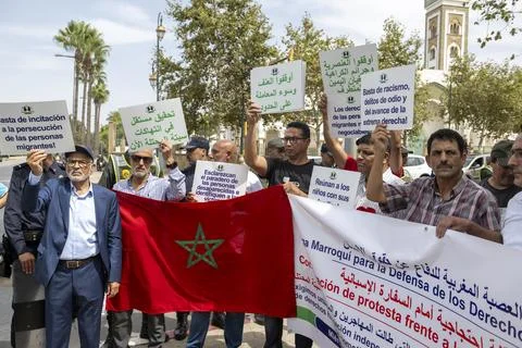 Moroccan activists protest over Ceuta and Melilla crossings in Rabat, Morocco -  Fotos Stock
