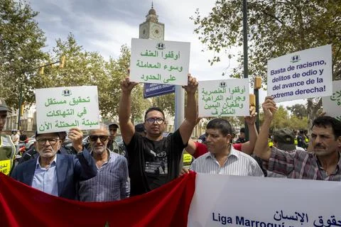 Moroccan activists protest over Ceuta and Melilla crossings in Rabat, Morocco -  Fotos Stock