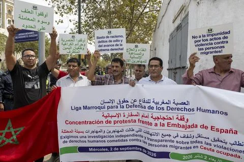 Moroccan activists protest over Ceuta and Melilla crossings in Rabat, Morocco -  Fotos Stock