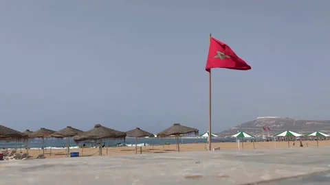 Moroccan flag waving in the beach 库存影片 219417176