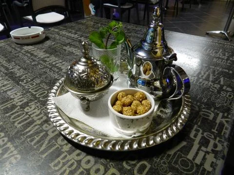 Moroccan Tea Set at a cafe in Dakhla, Western Sahara Stock-Fotos
