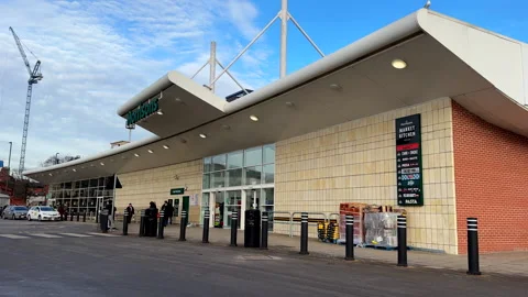 Morrisons supermarket chain store in Eccles, Salford Vídeos de archivo 249963179