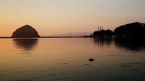 Morro bay tide rising sunset day to night zoom Stock-Footage 77631429