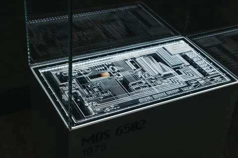 MOS 6502 microprocessor on display inside Apple Museum in Prague, Czech Repub 스톡 사진