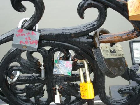Moscow bridge with padlocks Fotos Stock