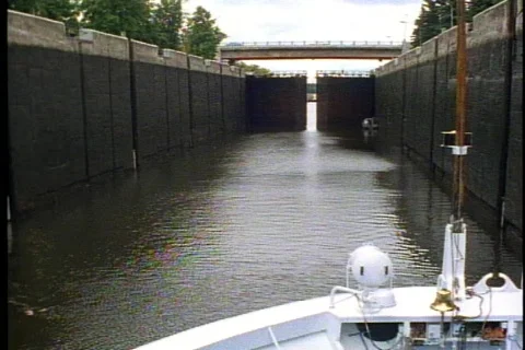 Moscow Canal Lock, lock opens Vídeo Stock 869683