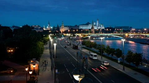 Moscow hyper lapse, night view of the Kremlin and Moskva River Stock Footage 107136218