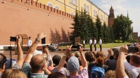 MOSCOW - JUN 10, 2019: Changing of the Guard at the Tomb of the Unknown Soldi 库存影片 120974427