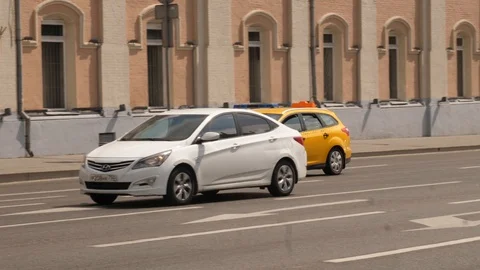 MOSCOW - JUN 10, 2019: Russian Moscow Taxi Vídeo Stock 120973675