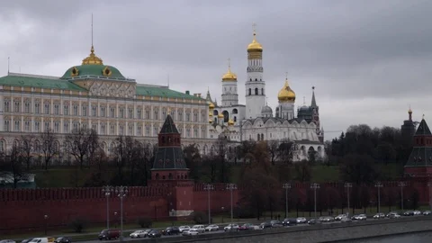 Moscow Kremlin riverfront panoramic shot 스톡 동영상 82598663