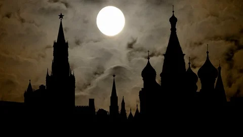 Moscow: Kremlin with Saint Basil's Cathedral Time Lapse by Night with Full Moon Vídeo Stock 114635354