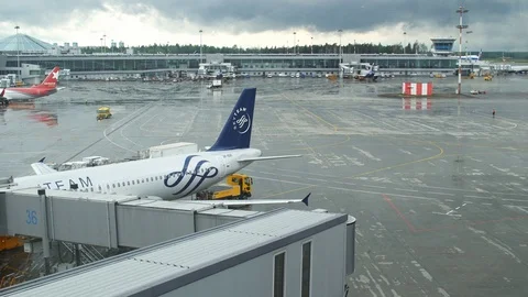 MOSCOW - MAY 25: Airplane SkyTeamat airport terminal gate preparing for next Stock Footage