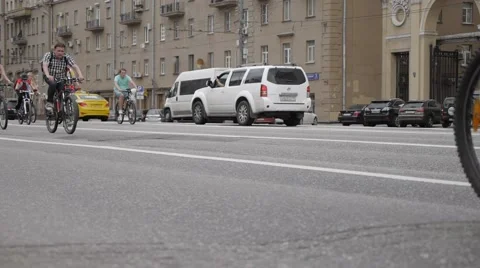 MOSCOW - MAY 31: Veloparad, it's day when big streets are opened for many 動画素材 50899099