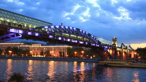 Moscow, Pushkinsky bridge Video stock 97976042