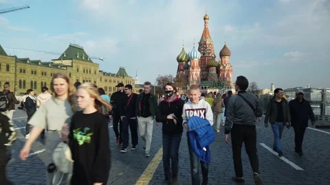 Moscow Red square, the Kremlin wall, State Historical Museum, walking people. Stock Footage 152997351