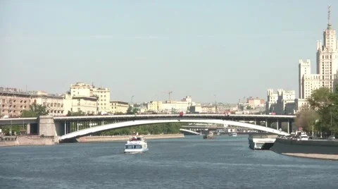 Moscow River. Bridge. Fast motion 스톡 동영상 5736894