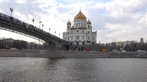 Moscow river, The Cathedral of Christ the Saviour Stock Footage 114709354