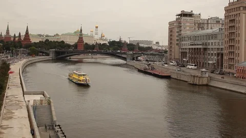 Moscow river, Kremlin in the distance; Stock Footage 79731561