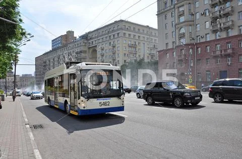 Moscow, Russia - 15.06.2015. Traffic On Garden Ring. Sadovoe Koltso -Circula