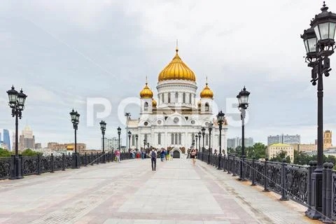 MOSCOW, RUSSIA - August 04, 2017. View of Cathedral of Christ the Savior. Peo Stock Photos