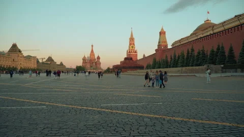 Moscow, Russia - June 02, 2021: People walk along the Red Square. Vídeos de archivo 155282553
