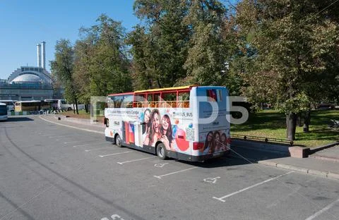 Moscow, Russia -September 21. 2015. A Sightseeing Bus With Advertising On Bol
