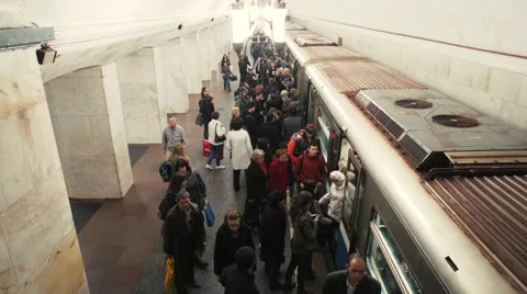 Moscow subway train passengers crowd time lapse 動画素材 55969300