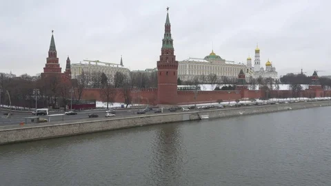 Moscow traffic in front of Kremlin Video stock 71837337