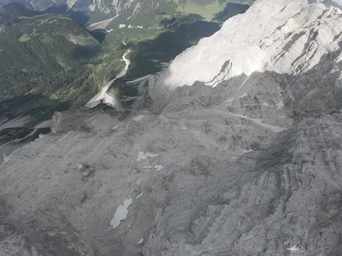 Moserkarspitze Ridge and Dive 動画素材 338364995