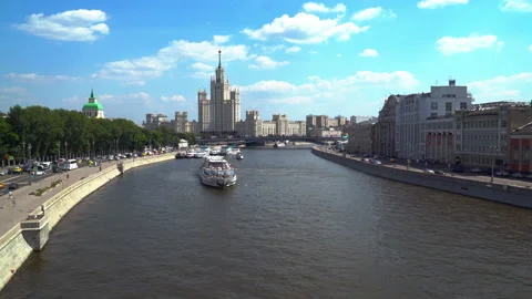 Moskva River seen from the Floating Bridge at Park Zaryad'ye Stock Footage 136359893