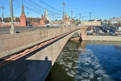 Moskvoretsky bridge in front of the Moscow Kremlin. Stock Photos