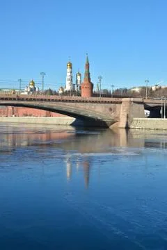 Moskvoretsky bridge in front of the Moscow Kremlin. Stock Photos