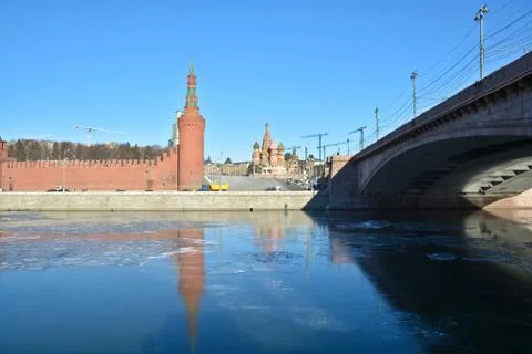 Moskvoretsky bridge in front of the Moscow Kremlin. Stock Photos