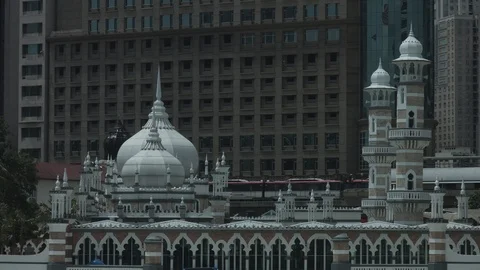 Mosque and moving monorail in Kuala Lumpur City 스톡 동영상 101930083