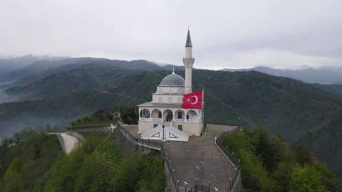 Mosque And Waving Turkish Flag Vídeo Stock 334424309