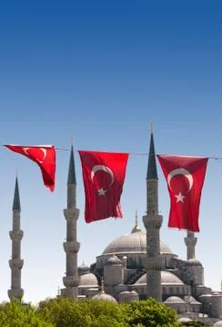 Mosque behind turkish flags Foto stock