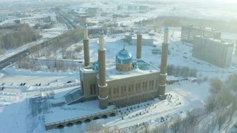 Mosque building on the background of the city and the park in winter, a beautifu 스톡 동영상 233353922