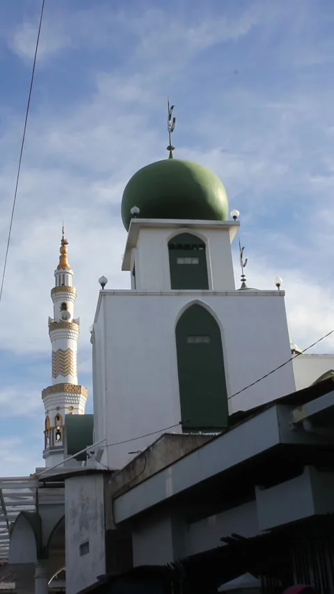 Mosque building with cloudy blue sky background Stock Footage 307353784