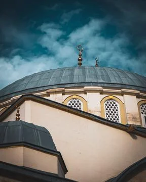 Mosque Close-Up with Dramatic Blue Sky Fotos de archivo