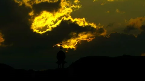 Mosque with Crescent in Time Lapse Clouds Stockbeeldmateriaal 846802
