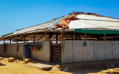 A mosque made with iron sheets on Rohingya refugee camp Foto stock