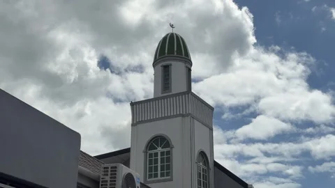 A mosque with a minaret on the eve of Eid, in Cape Town. Stock Footage 332582932