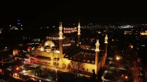 A MOSQUE AT NIGHT IN ISTANBUL Vídeo Stock 185527162