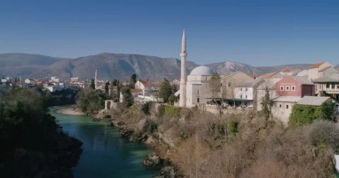 Mosque by the river in Mostar. 動画素材 128917634
