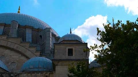 Mosque timelapse, mosque and clound in front of blue sky, timelapse Stock Footage 162504074