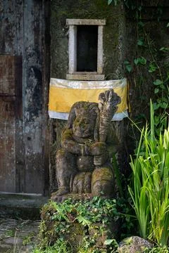 Moss-Covered Balinese Guardian Statue in Ubud Stock Photos