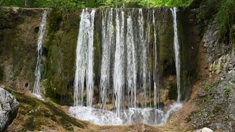 A mossy waterfall in the mountains (cloudy) 스톡 동영상 217382987