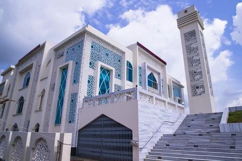 Most Beautiful architecture Model Mosque in Bangladesh with a White cloudy .. Foto stock