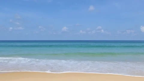 The most famous beautiful beach in the world, Karon Beach, Phuket, Thailand. Vidéo 137487595